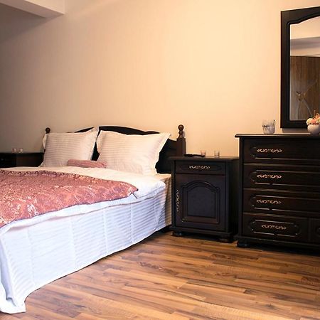 Apartament Mountain Life บุชเตนี ภายนอก รูปภาพ